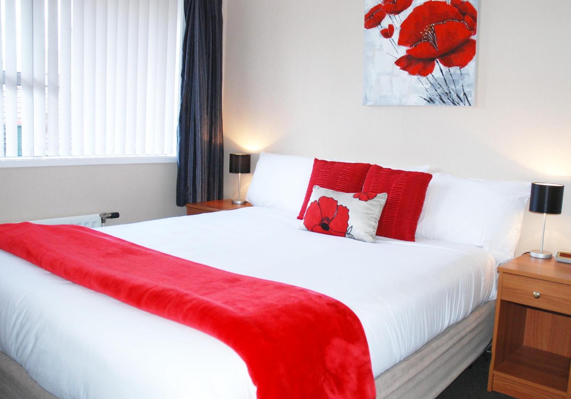 Almond Court Motel 4*