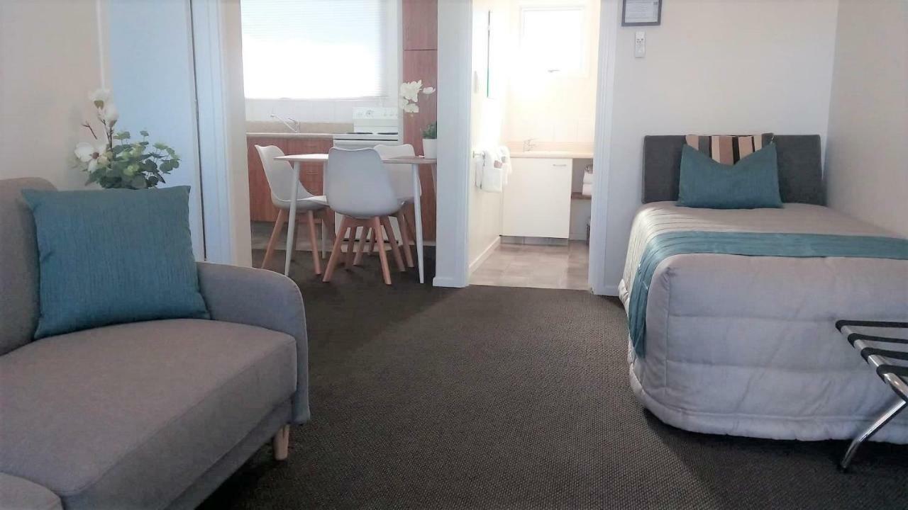 Almond Court 4*