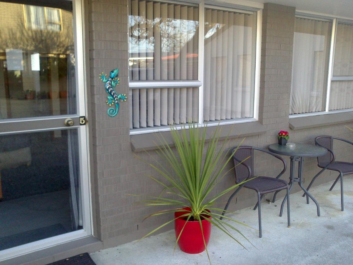 Almond Court Motel 4*